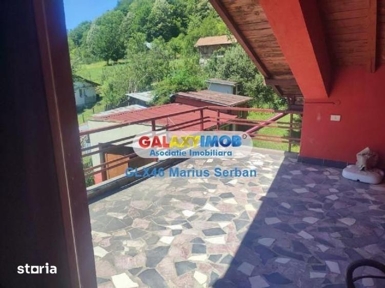 Casă cu 5 camere cu Teren 3657 Mp în Valea