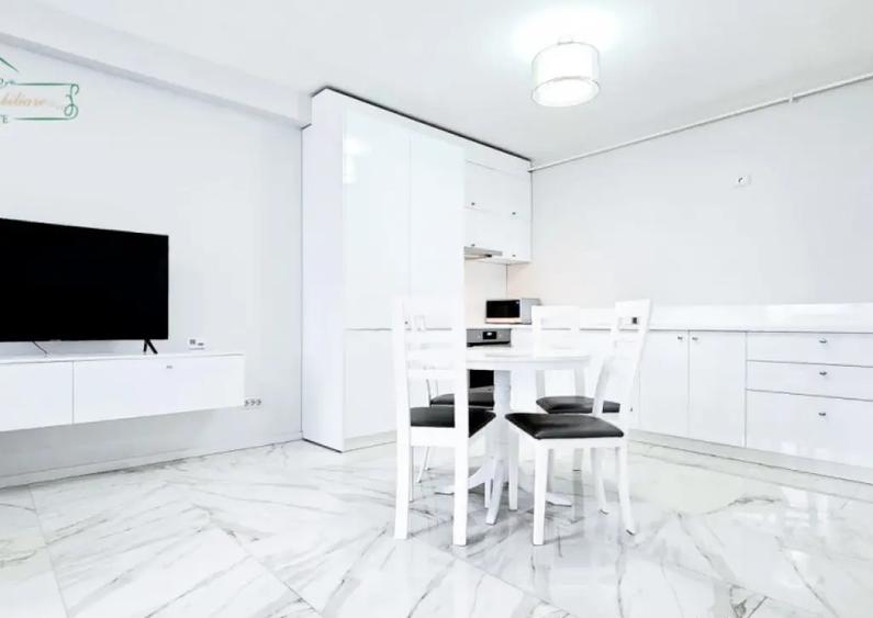 Apartament cu 2 camere semidecomandat, mobilat în Micălaca
