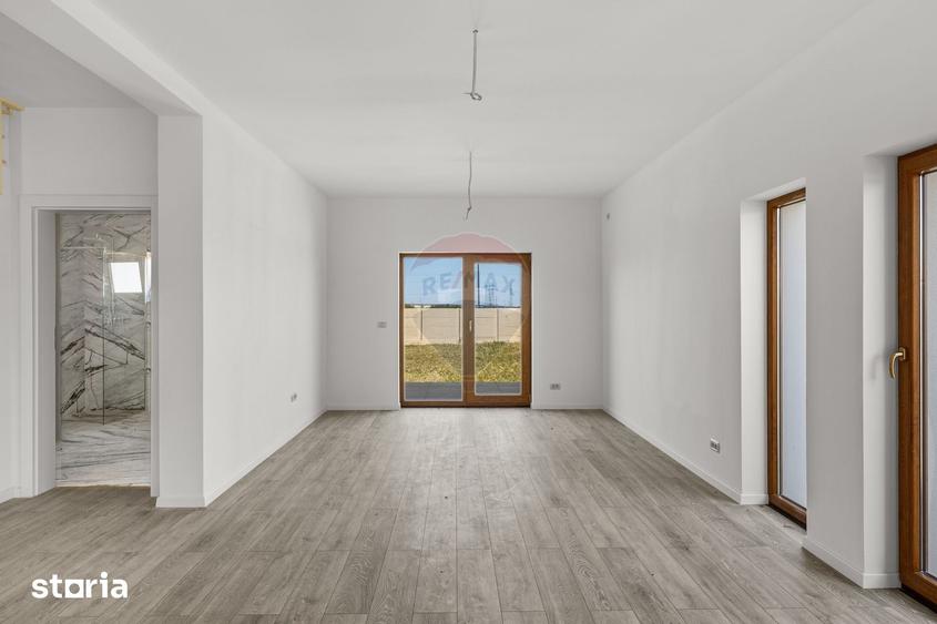 Casă cu 4 camere cu Teren 400 Mp în Vladimirescu