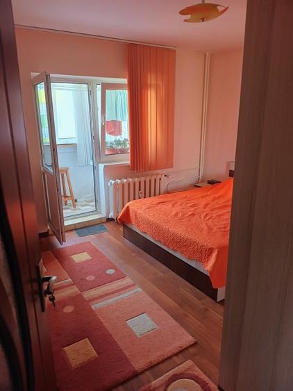 Apartament cu 3 camere decomandat în Vitan