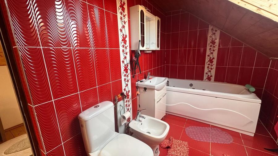 Casă cu 4 camere cu Teren 250 Mp în Lazaret