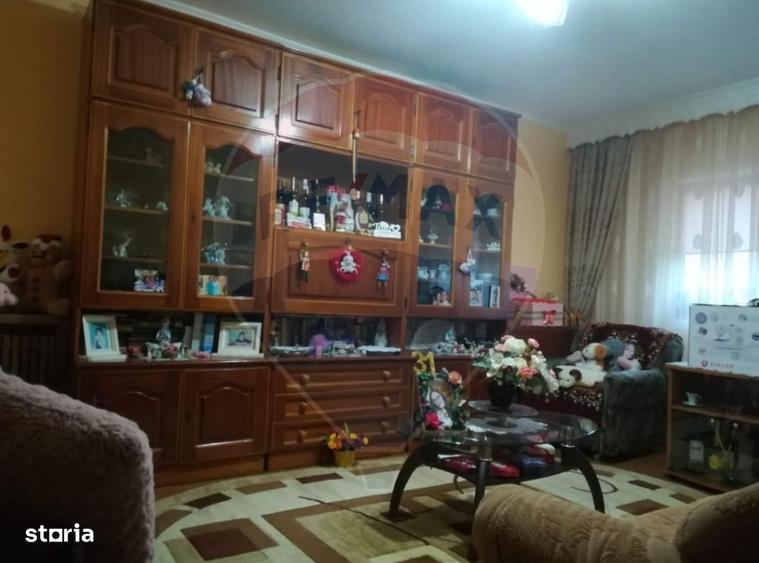 Apartament cu 2 camere decomandat, mobilat în Central