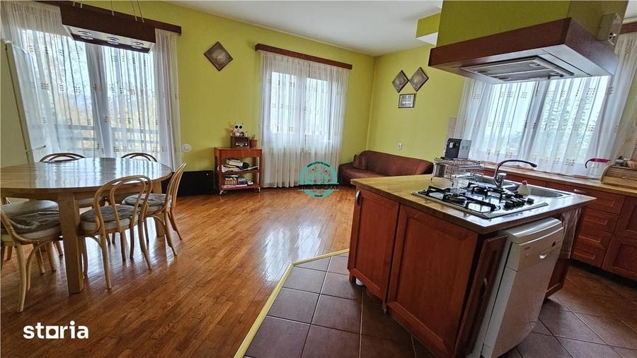 Casă cu 6 camere cu Teren 3500 Mp în Central