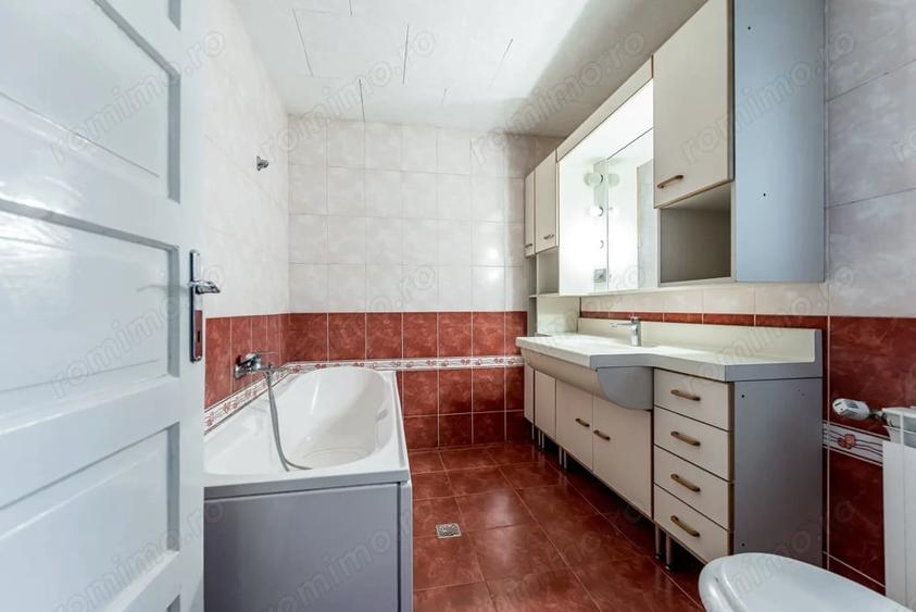Casă cu 5 camere cu Teren 421 Mp în Funcționarilor