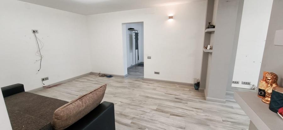 Apartament cu 3 camere semidecomandat în Tomis II