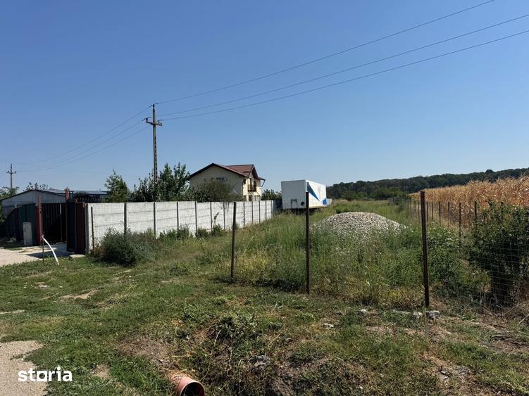 Teren de 2200 mp, în Domnești