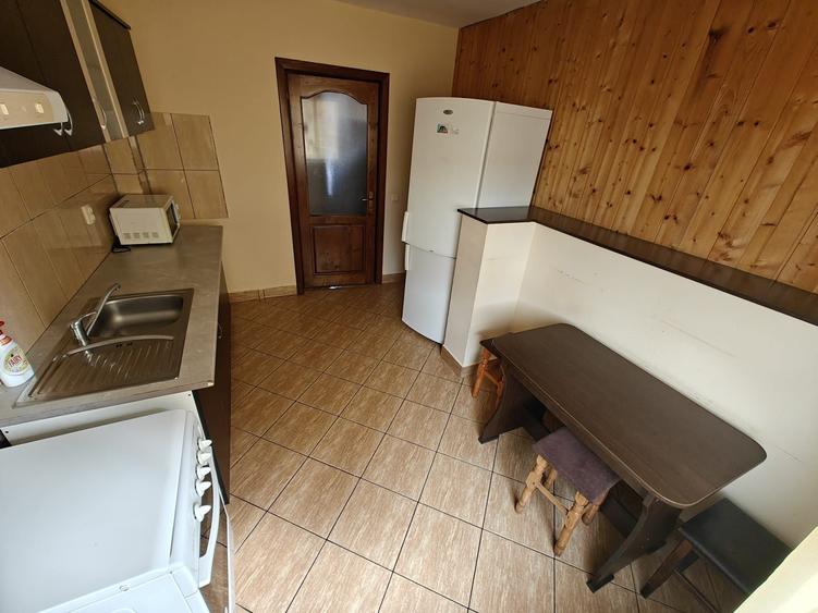 Apartament cu 3 camere decomandat în Turnișor