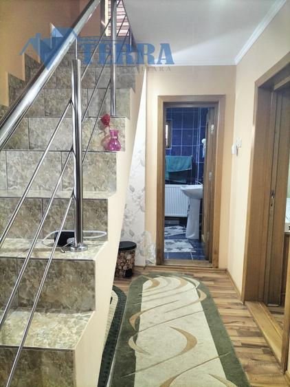 Casă individuală cu 7 camere cu Canalizare în Poiana Lacului