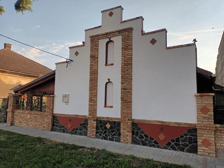 Casă individuală cu 4 camere cu Teren 1200 Mp în Comloșu Mic