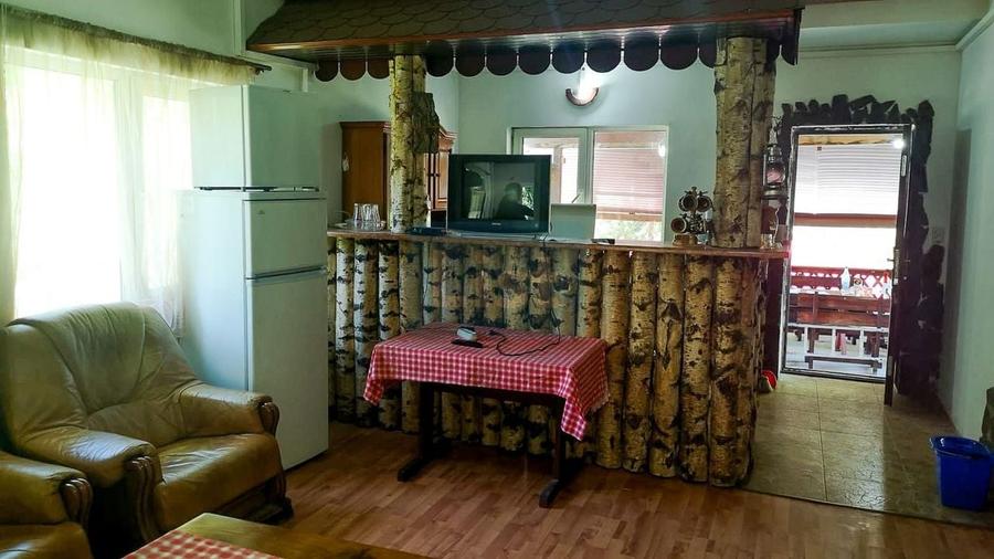 Casă cu 9 camere cu Teren 1029 Mp în Obârșia-Cloșani