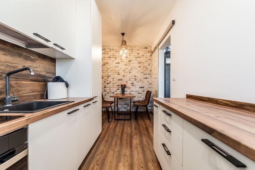 Apartament cu 2 camere semidecomandat, mobilat în Micălaca