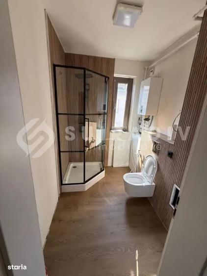 Apartament cu 3 camere semidecomandat în Borhanci