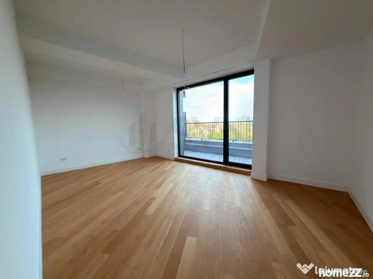 Apartament cu 4 camere decomandat în Pipera