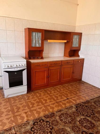 Casă cu 4 camere în Urluiești