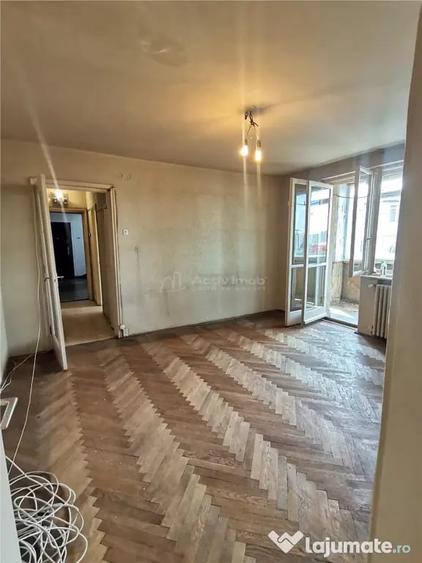 Apartament cu 3 camere semidecomandat în Parcul Circului