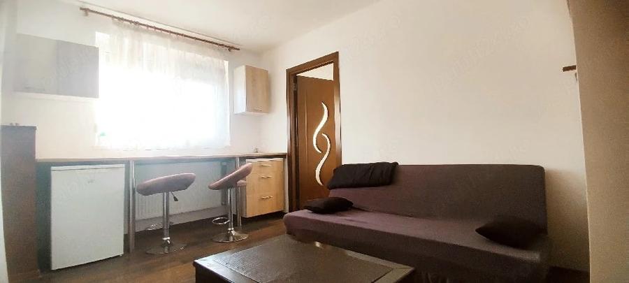 Apartament cu 2 camere semidecomandat în P-ța Doina
