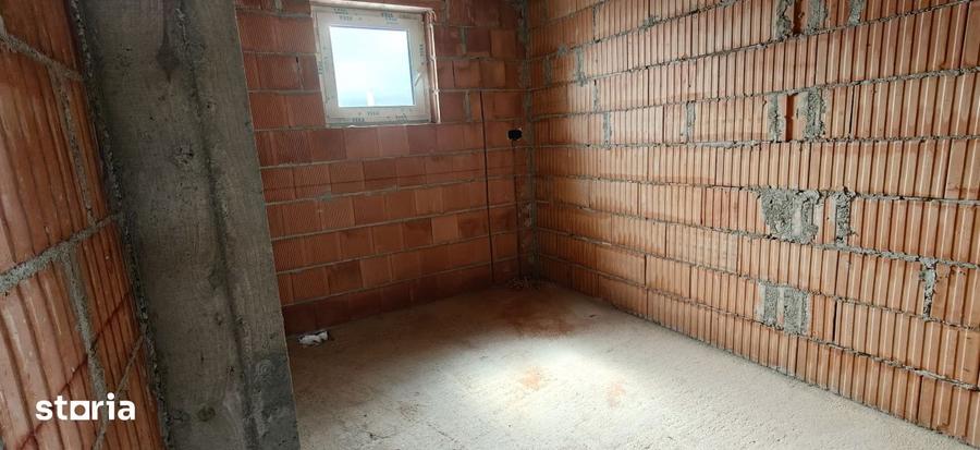 Casă cu 4 camere cu Canalizare în Baciu