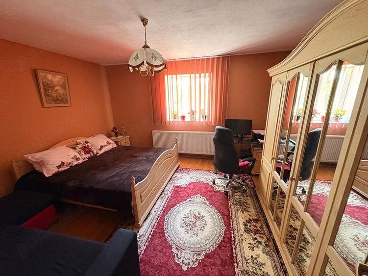 Casă cu 4 camere cu Teren 800 Mp în Pecica