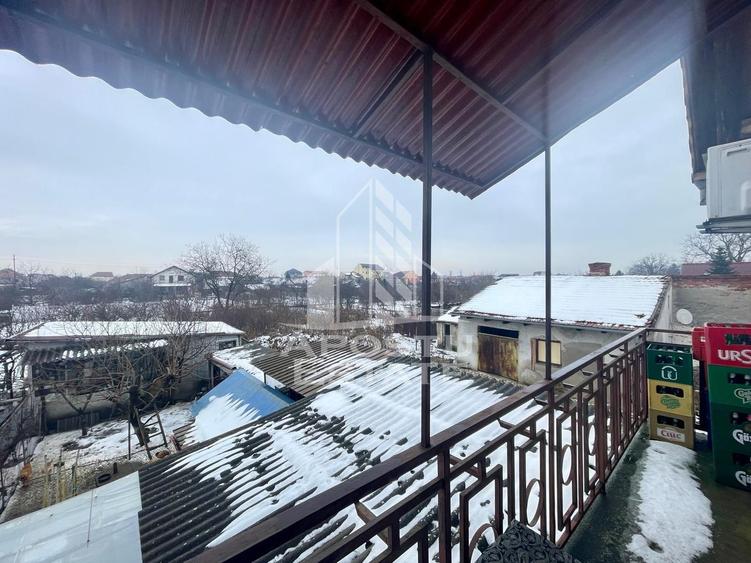 Casă individuală cu 6 camere cu Canalizare în Pârneava