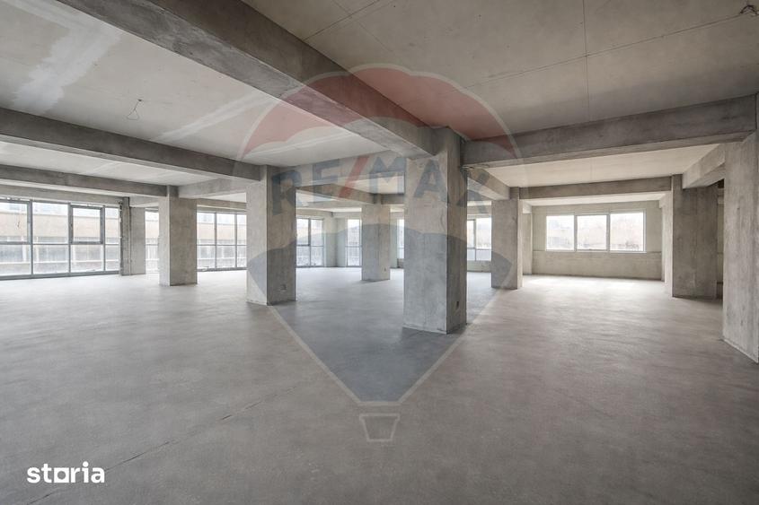 Spațiu comercial, de 954.81 mp, în Boema