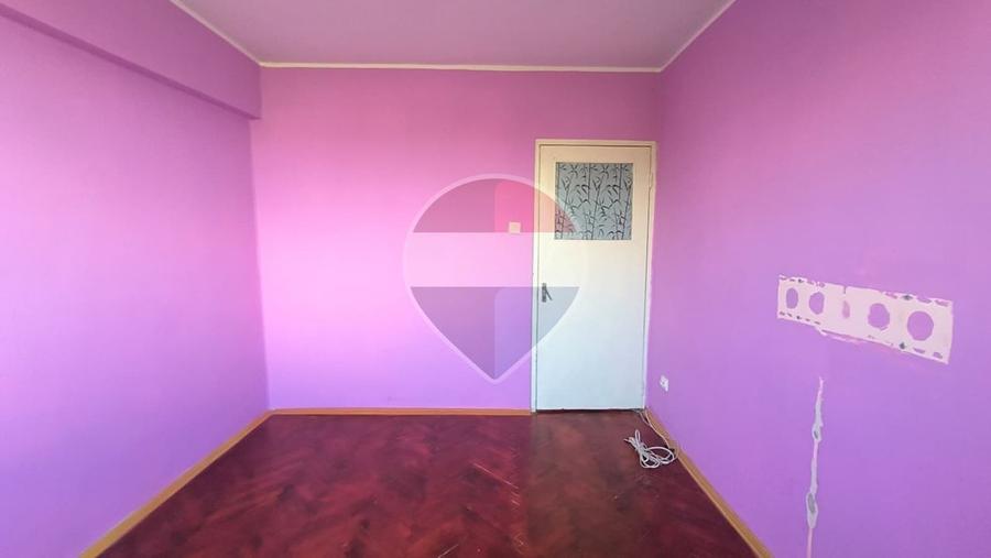 Apartament cu 3 camere decomandat în Micro 13