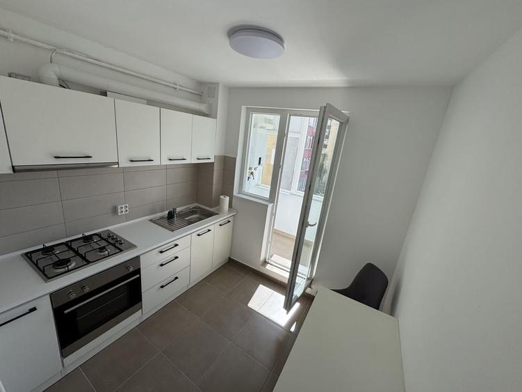 Apartament cu 2 camere semidecomandat în Griviței