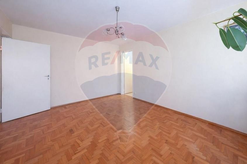 Apartament cu 3 camere decomandat, mobilat în Warthe