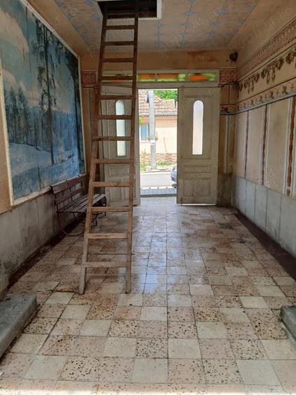 Casă cu 6 camere în Ciclova Română