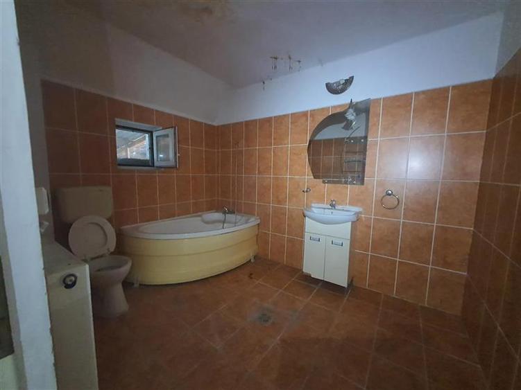 Casă individuală cu 5 camere cu Garaj în Chiribiș