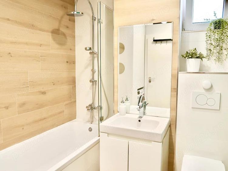 Apartament cu 3 camere semidecomandat în Sud