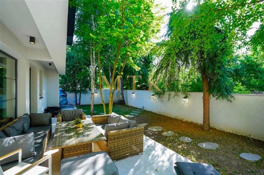 Duplex cu 5 camere cu Canalizare în Iancu Nicolae