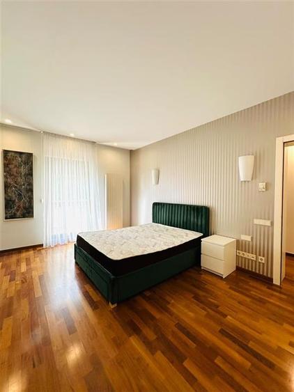 Apartament cu 4 camere decomandat, mobilat în Băneasa