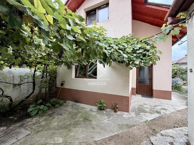 Casă cu 5 camere cu Canalizare în Dâmbul Rotund