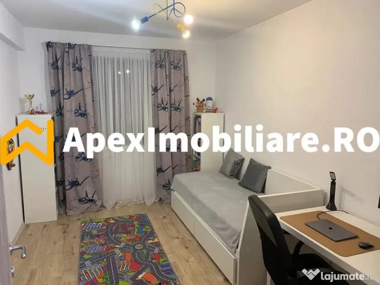 Apartament cu 3 camere semidecomandat în Băneasa