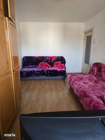 Apartament cu 3 camere decomandat în Lipovei