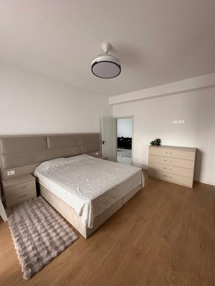 Apartament cu 3 camere decomandat, mobilat în Exterior Sud