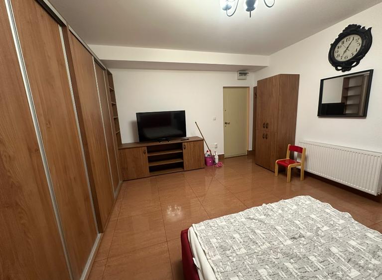 Garsonieră decomandată în Gorjului