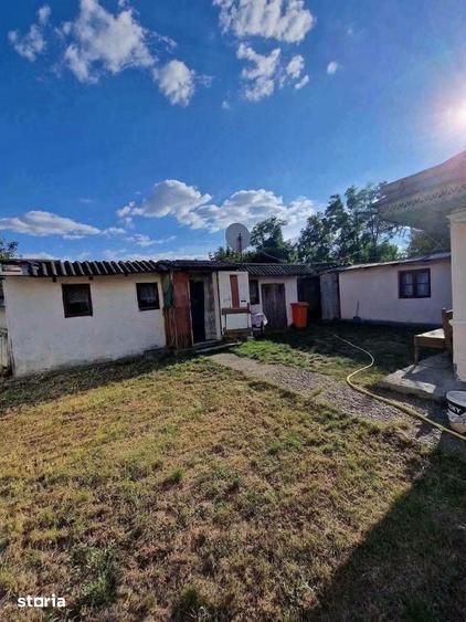 Casă cu 3 camere cu Teren 1200 Mp în Central