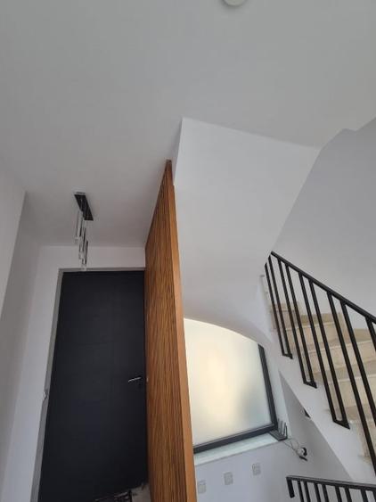 Casă individuală cu 5 camere cu Canalizare în Tineretului