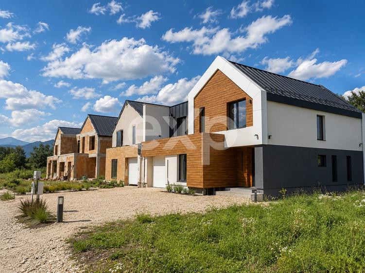 Duplex cu 5 camere cu Canalizare în Stupini