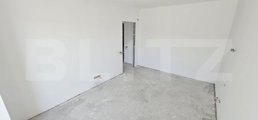 Apartament cu 3 camere decomandat în Pietroasa