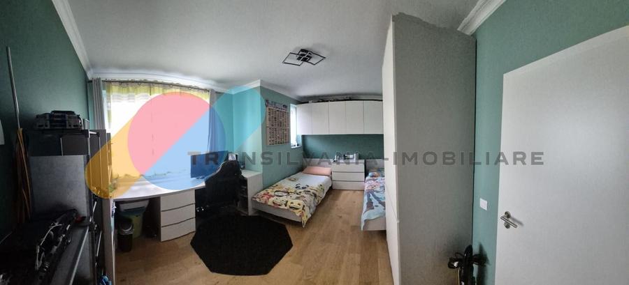 Apartament cu 3 camere semidecomandat, mobilat în Chinteni