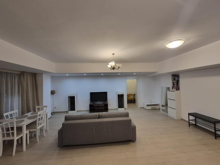 Apartament cu 2 camere semidecomandat în Băneasa