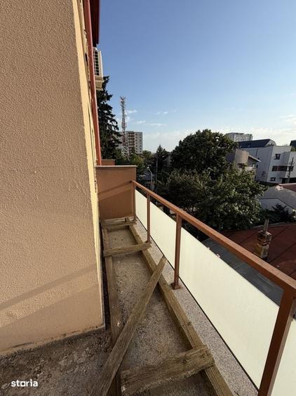 Apartament cu 3 camere decomandat în Aviației