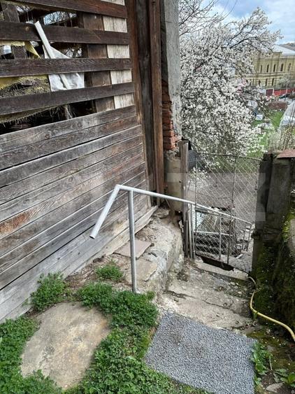 Casă individuală cu 2 camere cu Canalizare în Central