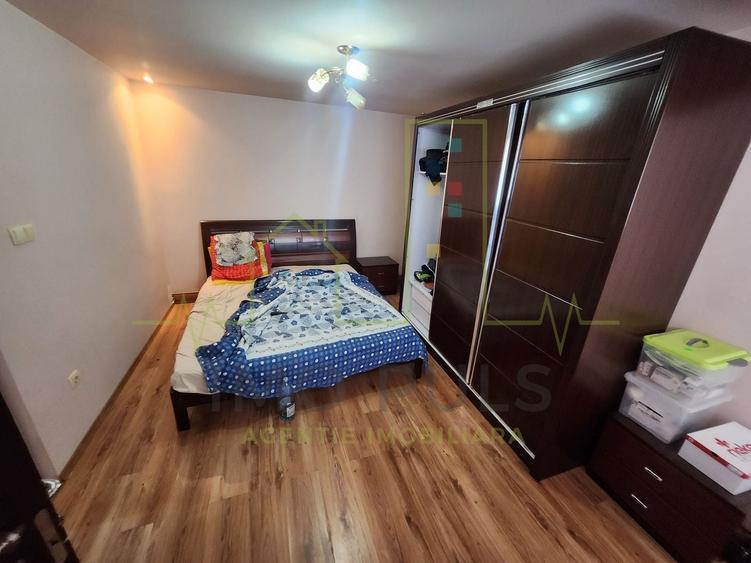 Casă individuală cu 5 camere cu Canalizare în Girocului
