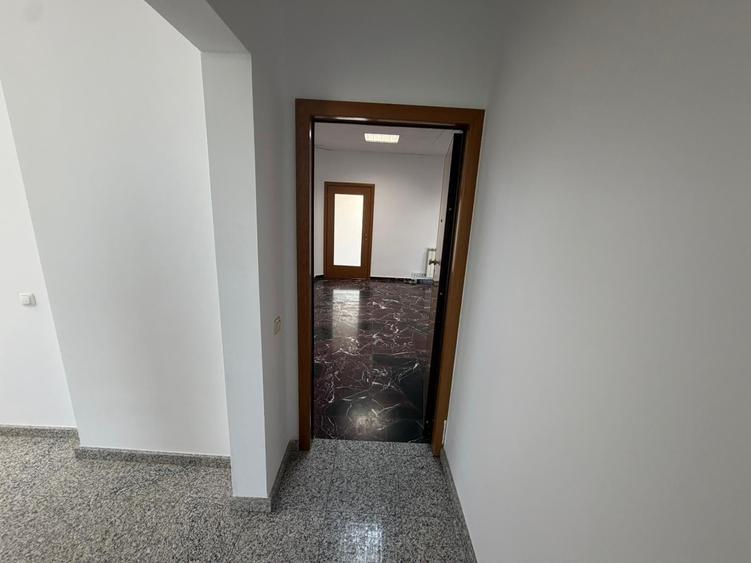 Birou, de 277.92001342773 mp, în Splaiul Independenței