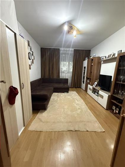 Apartament cu 2 camere decomandat în CET