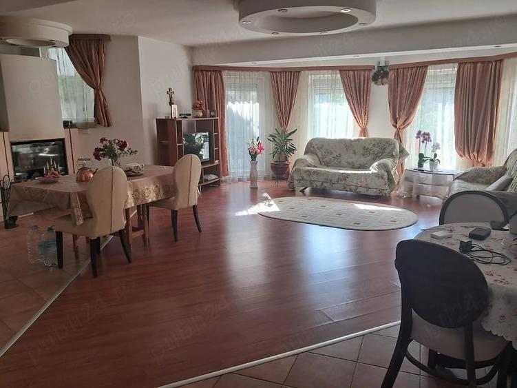 Casă cu Teren 500 Mp în Roșu