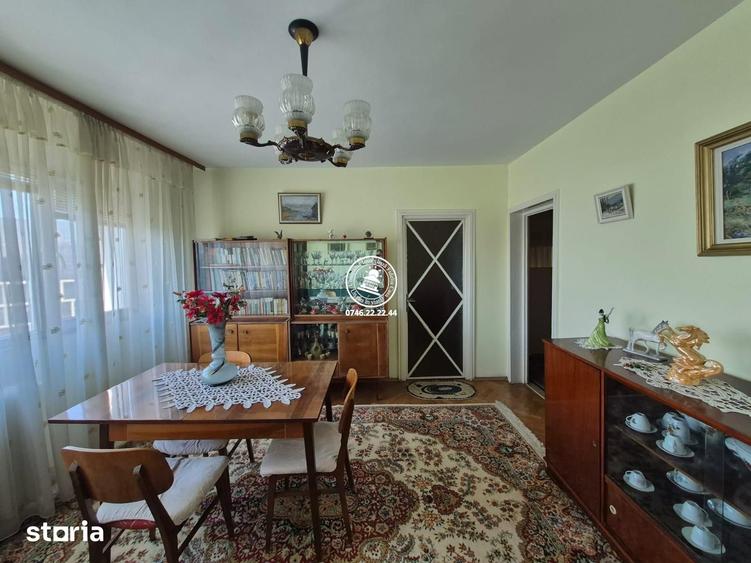 Apartament cu 3 camere semidecomandat în Podu Roș